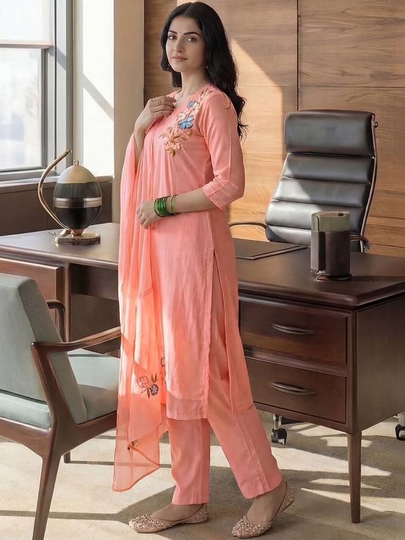 Women Floral Embroidered Regular Thread Work Kurta with Trousers & With Dupatta