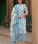 Women Floral Printed Regular Kurta with Trousers & With Dupatta