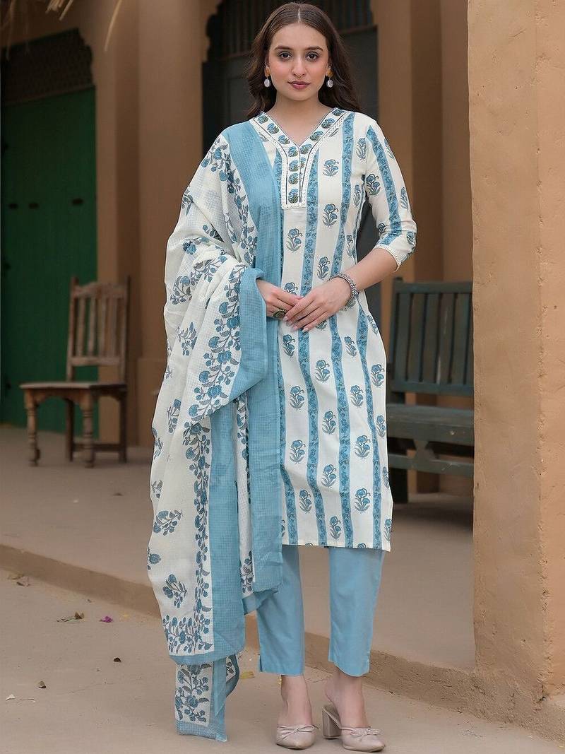Women Floral Printed Regular Kurta with Trousers & With Dupatta