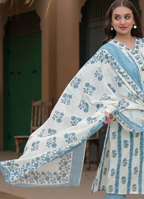 Women Floral Printed Regular Kurta with Trousers & With Dupatta 6