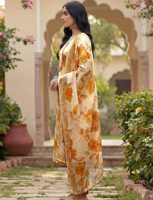 Women Floral Printed Regular Thread Work Kurta with Trousers & With Dupatta 6