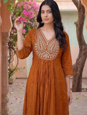 Women Ethnic Motifs Embroidered Panelled Thread Work Kurta with Trousers & With Dupatta 2