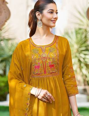 Women Ethnic Motifs Embroidered Empire Thread Work Kurta with Trousers & With Dupatta 2