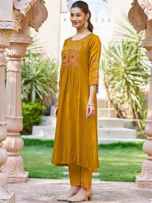 Women Ethnic Motifs Embroidered Empire Thread Work Kurta with Trousers & With Dupatta 5