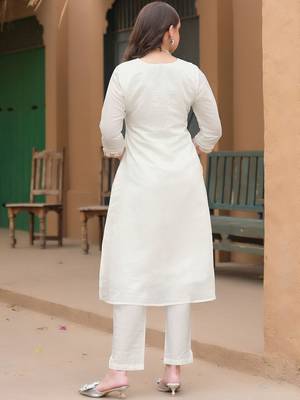 Women Ethnic Motifs Embroidered Empire Thread Work Chanderi Silk Kurta with Trousers & With Dupatta 3