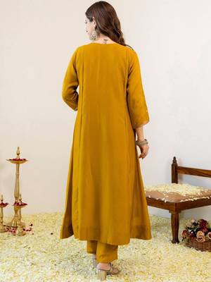 Women Embroidered Regular Kurta with Trousers & With Dupatta 3