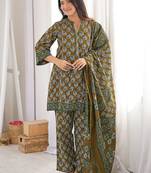 Women Printed Regular Kurta with Trousers & With Dupatta