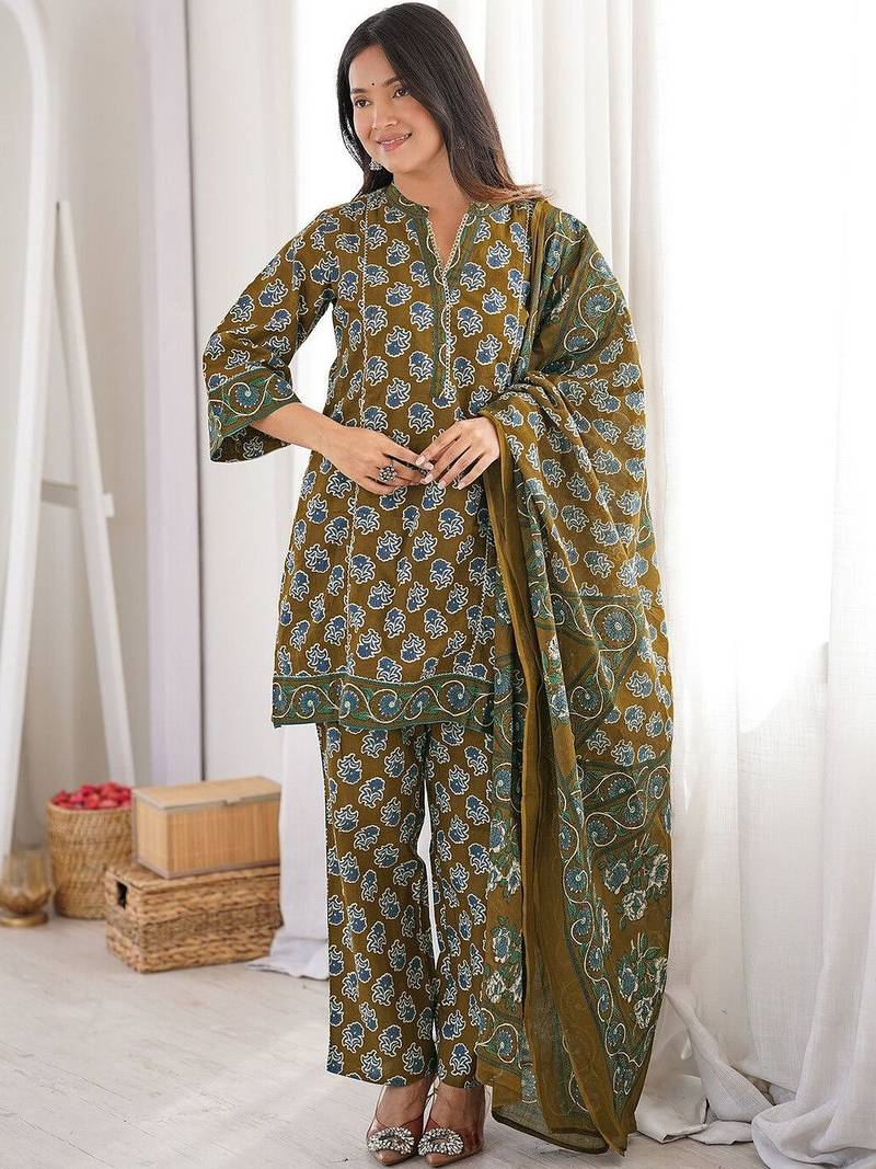 Women Printed Regular Kurta with Trousers & With Dupatta