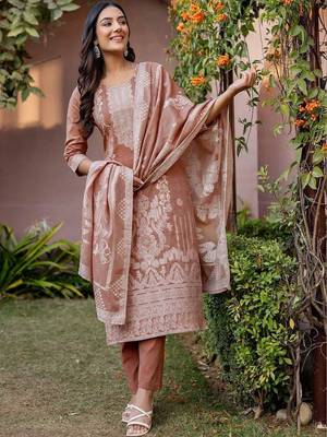 Women Regular Kurta with Pyjamas & With Dupatta 4