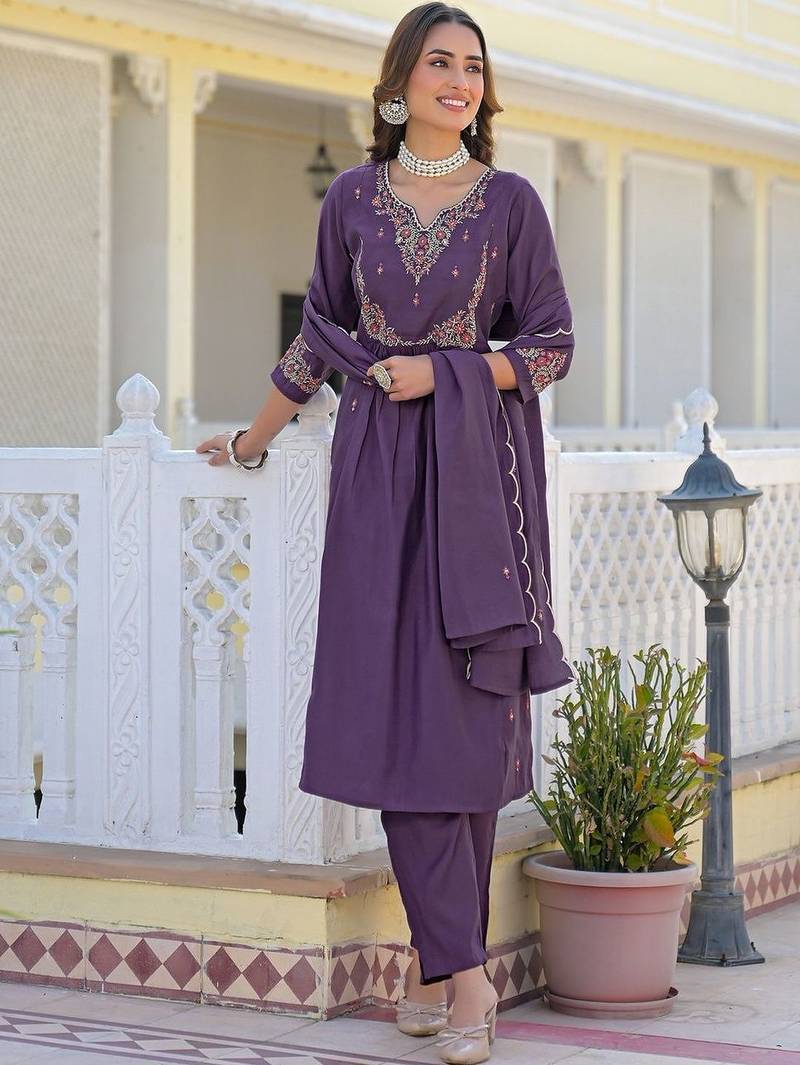 Women Regular Kurta with Pyjamas & With Dupatta