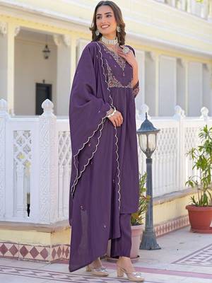 Women Regular Kurta with Pyjamas & With Dupatta 3