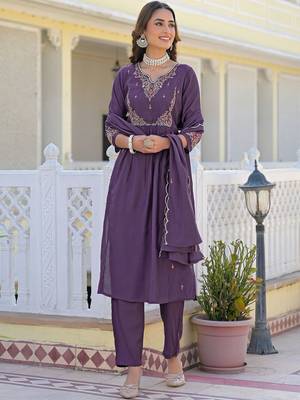 Women Regular Kurta with Pyjamas & With Dupatta 4