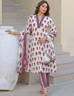 Women Floral Printed Regular Kurta with Trousers & With Dupatta 5