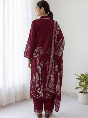 Women Ethnic Motifs Printed Regular Kurta With Dupatta 2