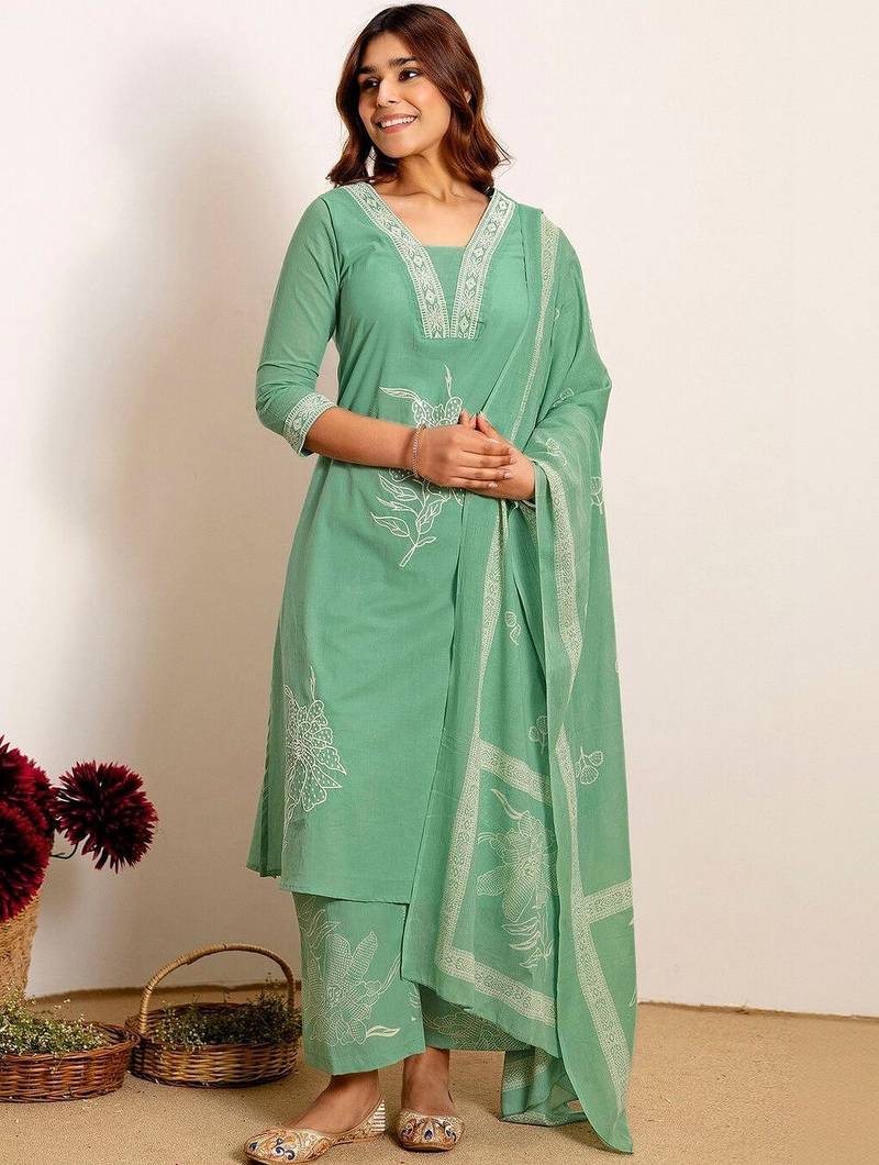 Women Floral Embroidered Regular Thread Work Kurta with Palazzos & With Dupatta
