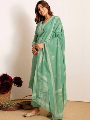 Women Floral Embroidered Regular Thread Work Kurta with Palazzos & With Dupatta 3