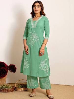 Women Floral Embroidered Regular Thread Work Kurta with Palazzos & With Dupatta 5