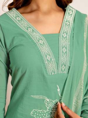 Women Floral Embroidered Regular Thread Work Kurta with Palazzos & With Dupatta 6