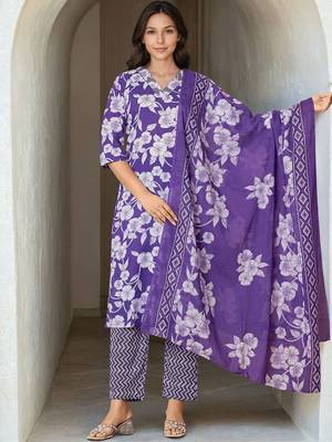 Women Floral Printed Regular Sequinned Kurta with Trousers & With Dupatta 3