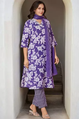 Women Floral Printed Regular Sequinned Kurta with Trousers & With Dupatta