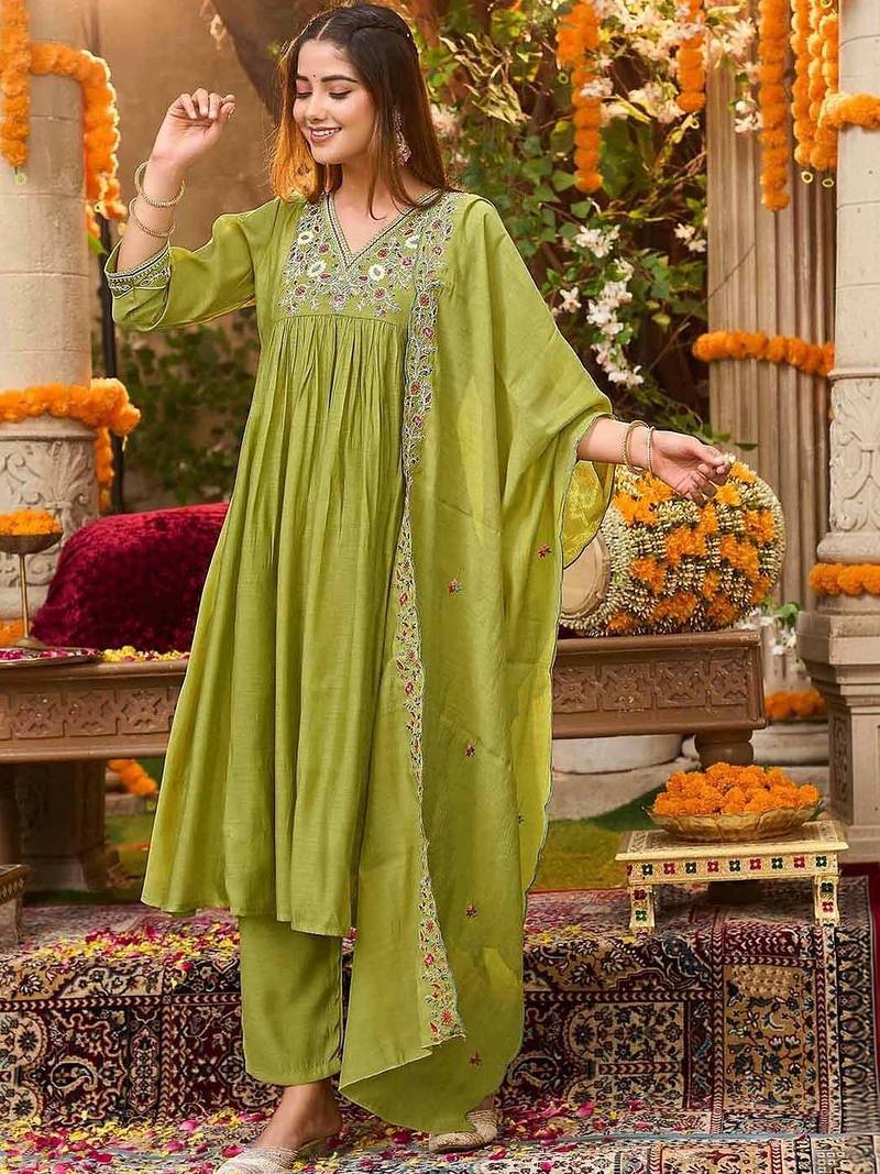Women Ethnic Motifs Embroidered Empire Thread Work Kurta with Trousers & With Dupatta