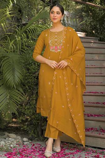 Women Floral Embroidered Regular Thread Work Kurta with Trousers & With Dupatta