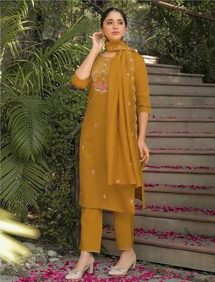 Women Floral Embroidered Regular Thread Work Kurta with Trousers & With Dupatta 3