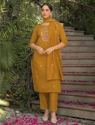 Women Floral Embroidered Regular Thread Work Kurta with Trousers & With Dupatta 5