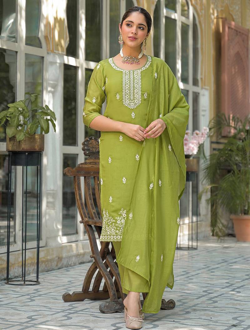 Women Ethnic Motifs Embroidered Regular Thread Work Kurta with Trousers & With Dupatta