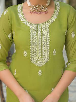 Women Ethnic Motifs Embroidered Regular Thread Work Kurta with Trousers & With Dupatta 2