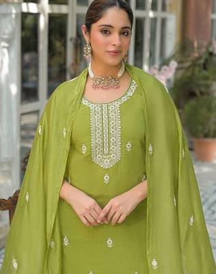 Women Ethnic Motifs Embroidered Regular Thread Work Kurta with Trousers & With Dupatta 6