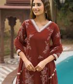 Women Floral Printed Regular Kurta with Trousers & With Dupatta