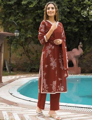 Women Floral Printed Regular Kurta with Trousers & With Dupatta 3