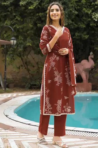 Women Floral Printed Regular Kurta with Trousers & With Dupatta