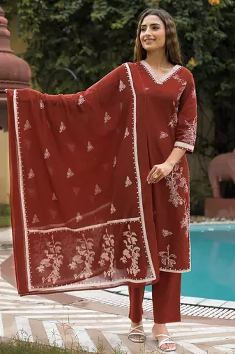Women Floral Printed Regular Kurta with Trousers & With Dupatta