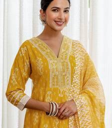 Women Ethnic Motifs Printed Regular Mirror Work Kurta with Trousers & Dupatta