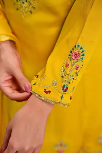 Women Ethnic Motifs Regular Thread Work Kurta with Trousers & With Dupatta