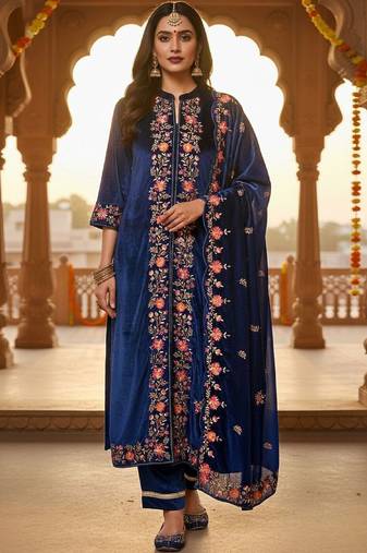 Women Floral Embroidered Regular Thread Work Velvet Kurta with Trousers & With Dupatta
