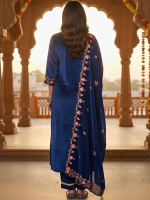 Women Floral Embroidered Regular Thread Work Velvet Kurta with Trousers & With Dupatta 2