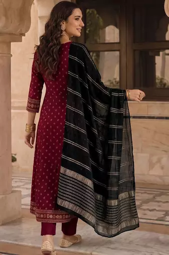 Women Ethnic Motifs Printed Regular Thread Work Kurta with Trousers & With Dupatta