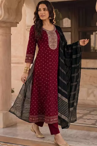 Women Ethnic Motifs Printed Regular Thread Work Kurta with Trousers & With Dupatta