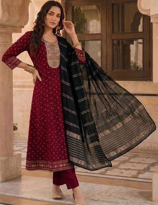 Women Ethnic Motifs Printed Regular Thread Work Kurta with Trousers & With Dupatta 6