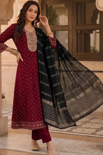 Women Ethnic Motifs Printed Regular Thread Work Kurta with Trousers & With Dupatta