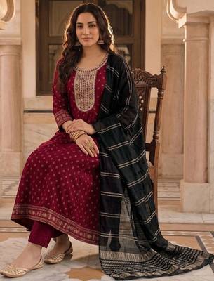 Women Ethnic Motifs Printed Regular Thread Work Kurta with Trousers & With Dupatta 7