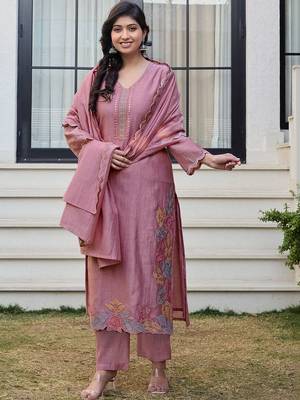 Women Floral Embroidered Regular Thread Work Kurta with Trousers & With Dupatta 6