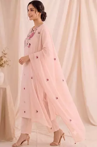 Women Floral Embroidered Regular Thread Work Chanderi Cotton Kurta with Trousers & With Dupatta
