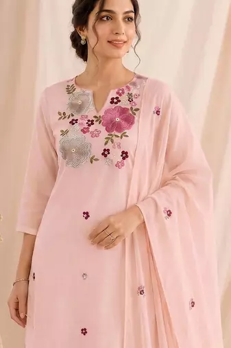 Women Floral Embroidered Regular Thread Work Chanderi Cotton Kurta with Trousers & With Dupatta