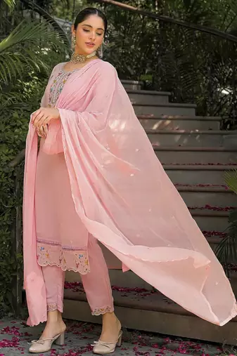 Women Floral Embroidered Regular Thread Work Kurta with Trousers & With Dupatta