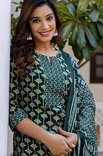 Floral Printed Notch Neck Straight Kurta With Trousers & Dupatta