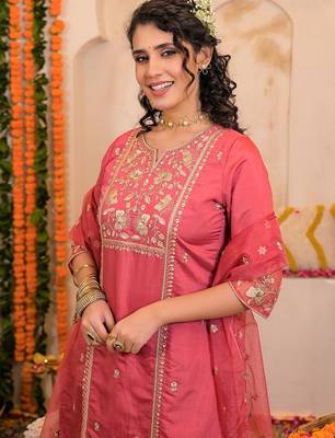 Women Ethnic Motifs Embroidered Thread Work Kurta & Trousers With Dupatta 2